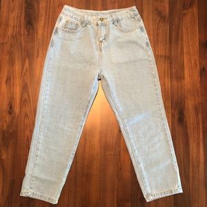 Cropped mom jeans